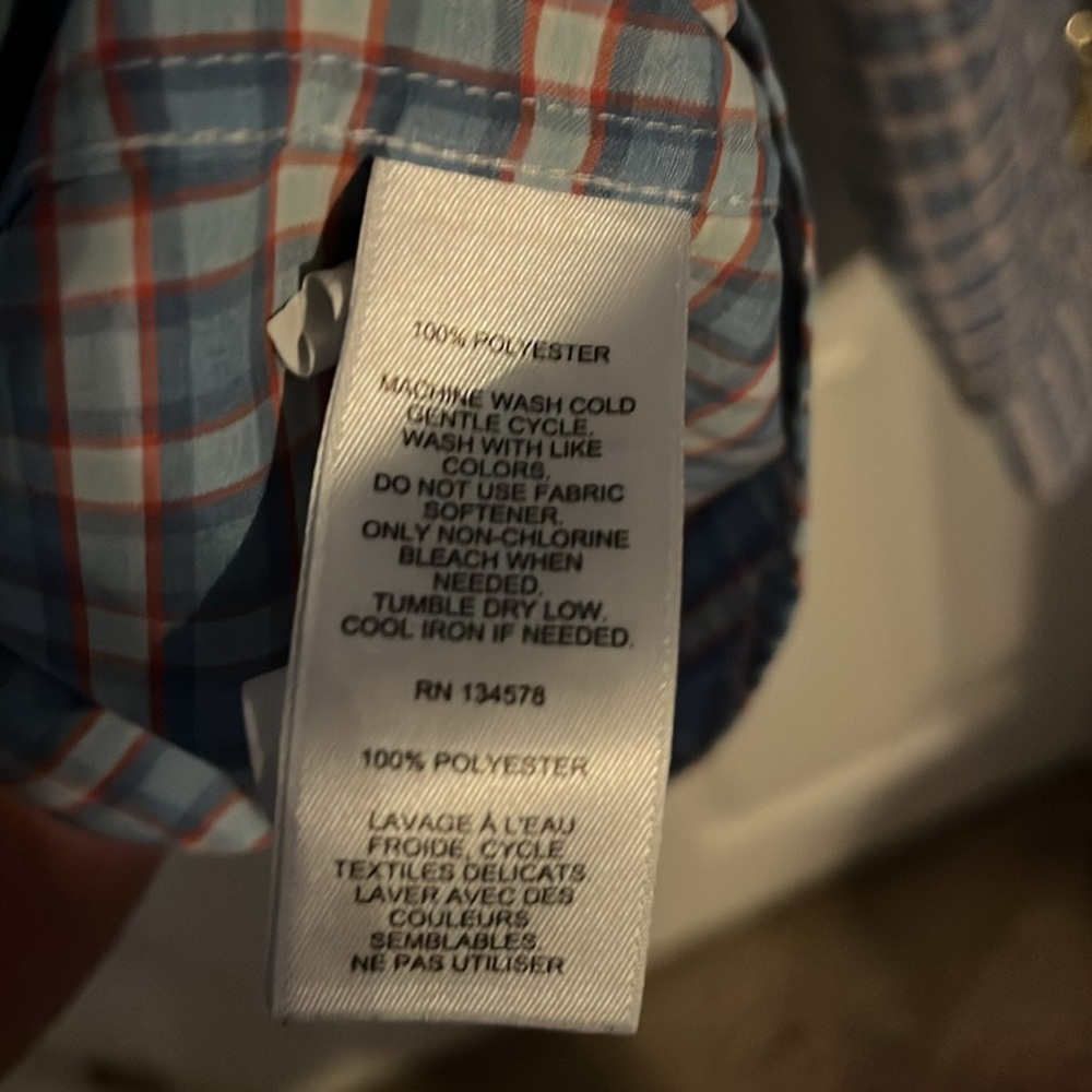 Vineyard Vines Performance medium button down shirt. - Picture 8 of 8